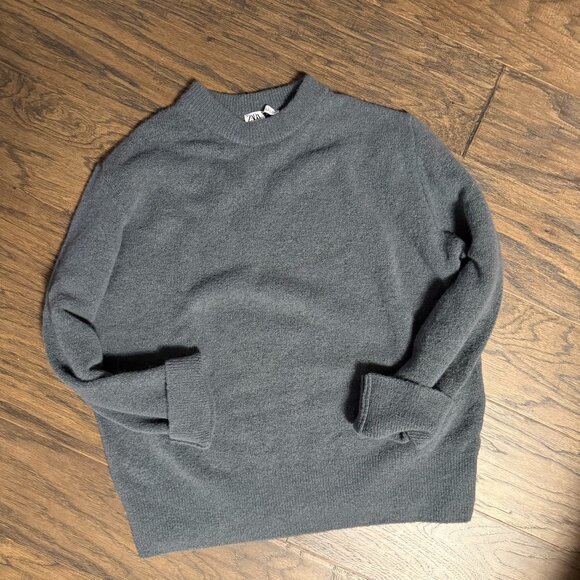 Zara Oversized Sweater - Picture 2 of 4